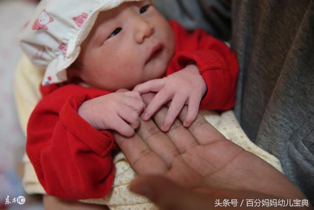 70后高龄孕妈生二胎, 当龙凤胎顺利出生后, 却再也见不到妈妈