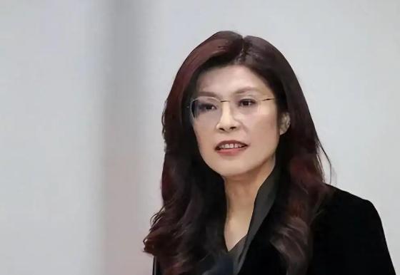 郑丽文今天又说错话了 国民党主席郑丽文昨天在中常会上抛出“和蒋万安每天睡在一