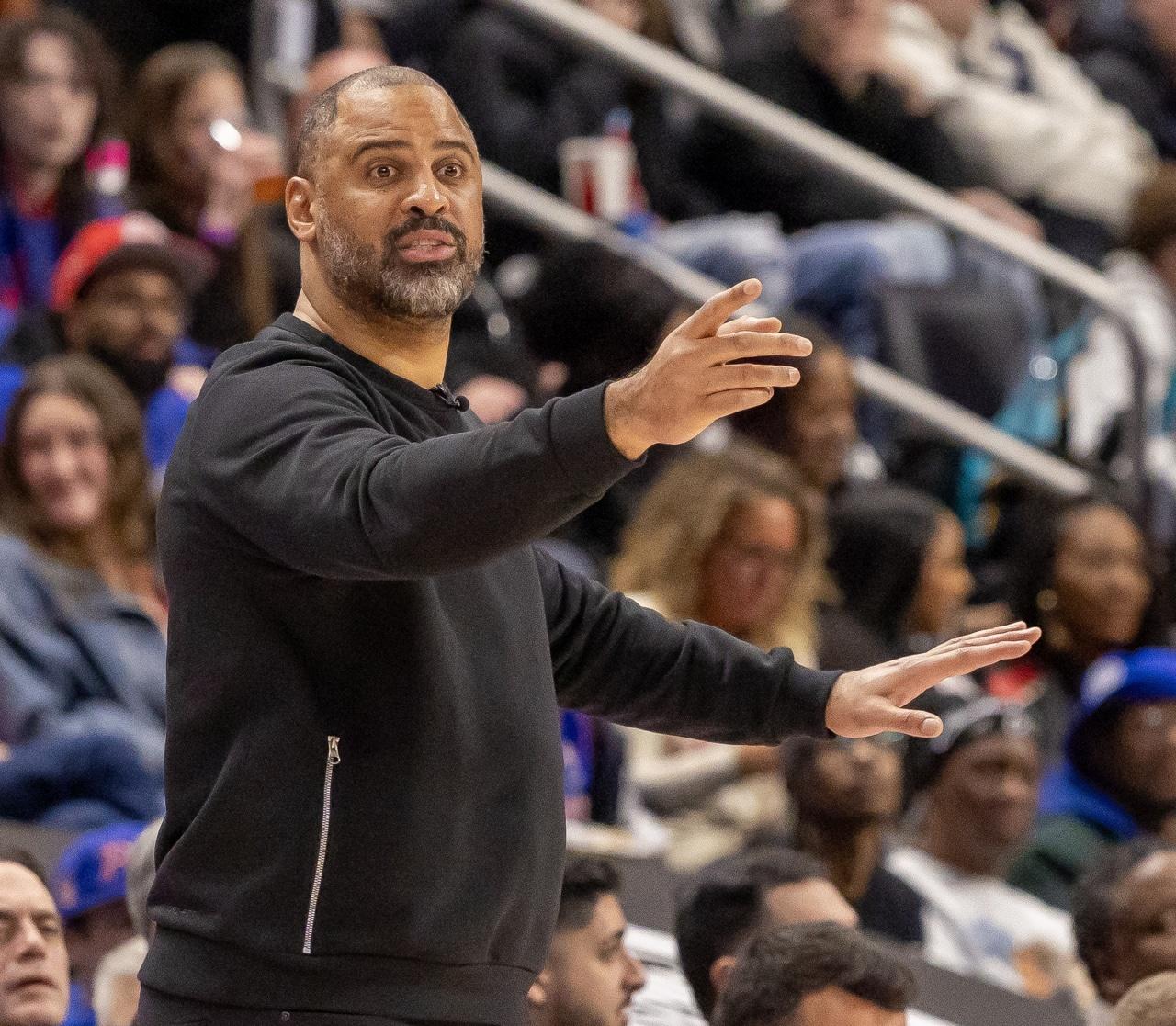 乌度卡第四节宁愿相信芬尼史密斯，也不让谢泼德上去持球和拉开空间，只能说明，一个只