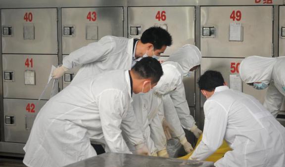 殡仪馆工作人员提醒：亲人离世当天，一定要做的5件事第一件：确认死亡，开具证明