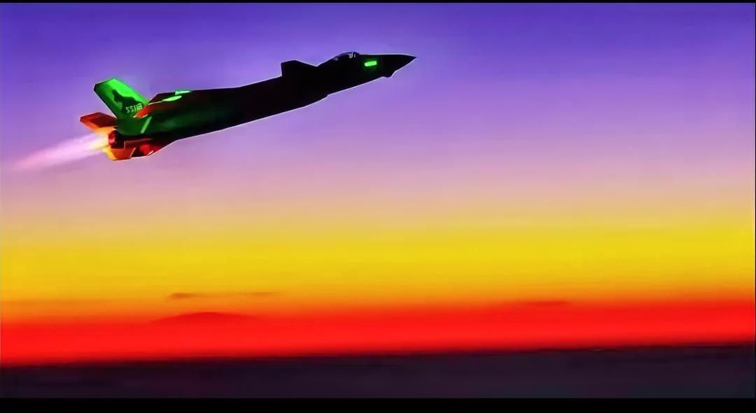 这是歼-20的夜训画面，真是太帅了，都出现了马赫环。这也标志着中国空军已经突破了