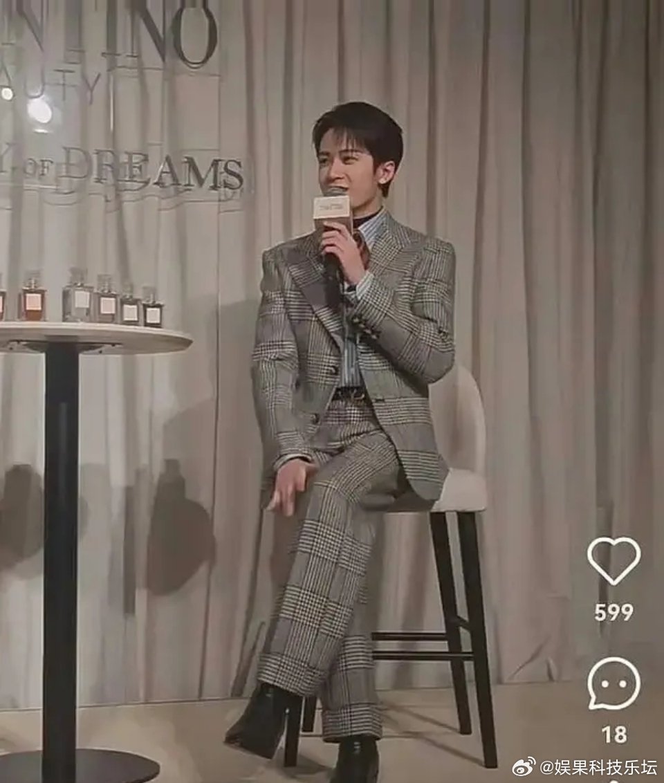 檀儿的矮其实是为了驾驭高跟鞋而生的