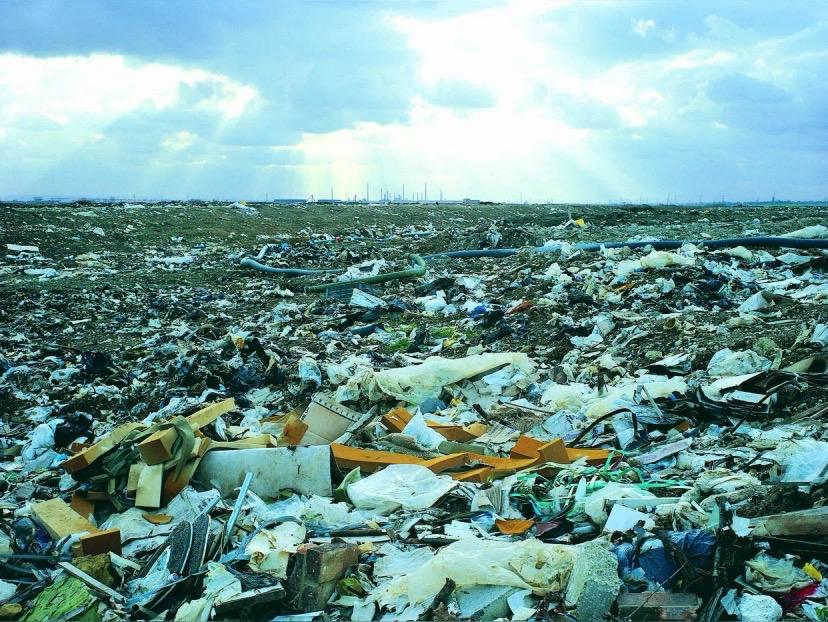 惊悚！深圳小区窗外“绿地”，竟埋400万吨垃圾沉睡20年你敢相信吗？窗外绿意