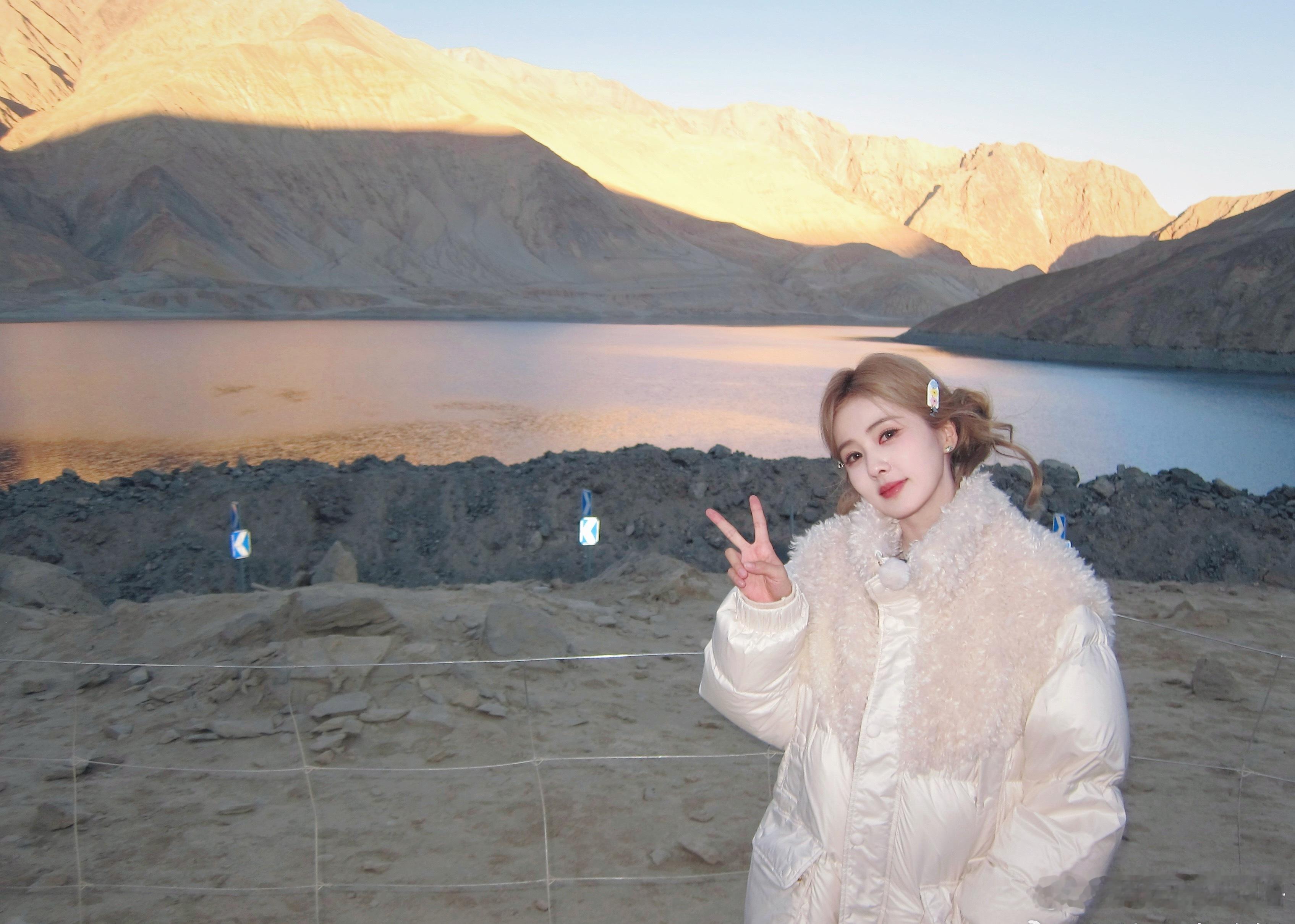 抓到一些特别可爱的白鹿西藏碎片🤏🏻每天不同发型的鹿儿太可爱惹这个发色好不