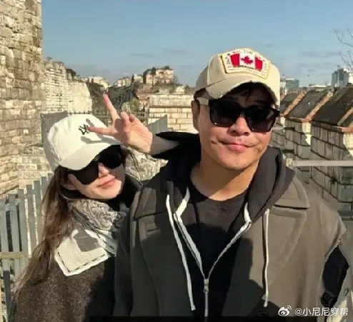 有导游晒出陈思诚和女友阮巨，在今年3月份，到土耳其旅行！她俩在一起也好长时间了吧