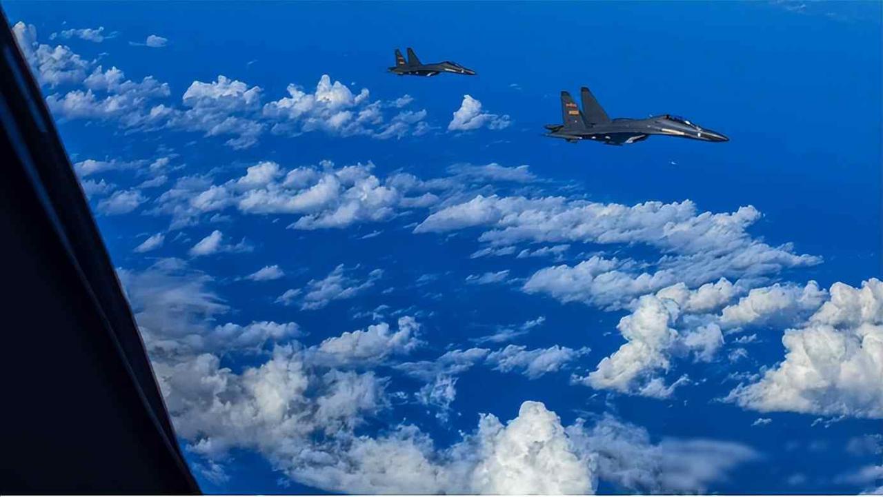 美国参议院悄悄连推三道涉台法案，表面帮台湾“防断供”，实则自己卖能源、捞数据、拉