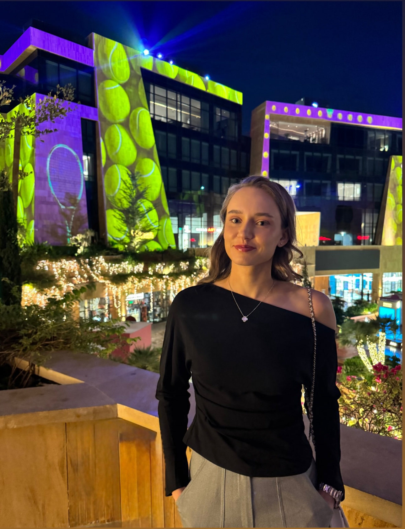 莱巴金娜在利雅得的夜晚！真漂亮。​​​