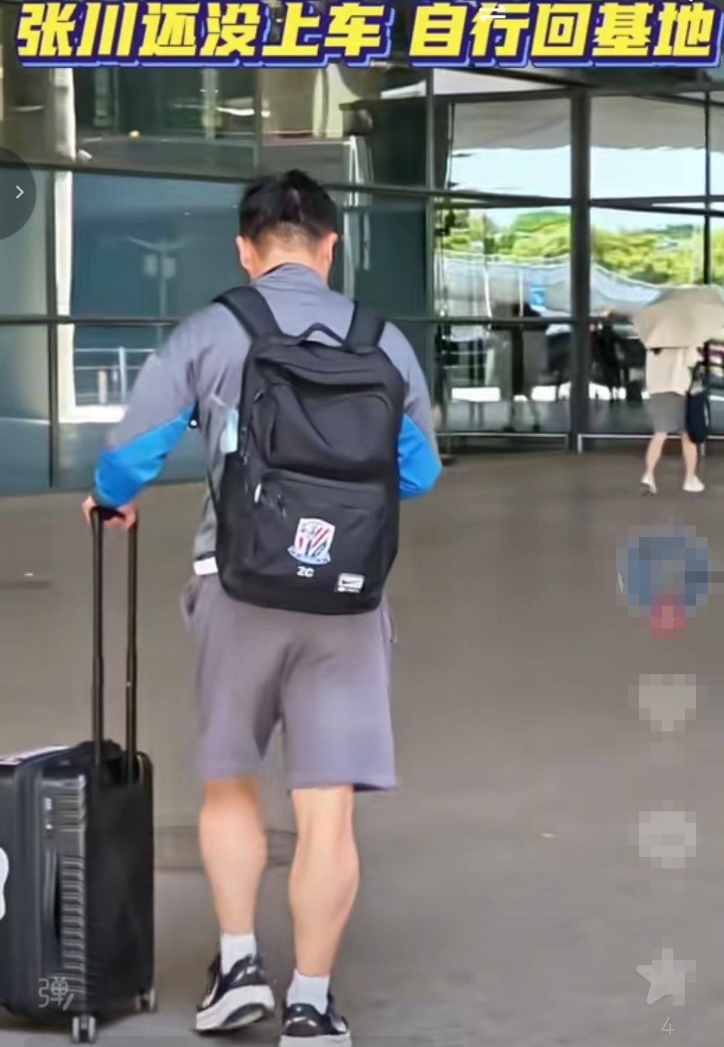申花又做了一件海港没做过的事情！今天申花俱乐部从济南回到上海！俱乐部一位工作人员