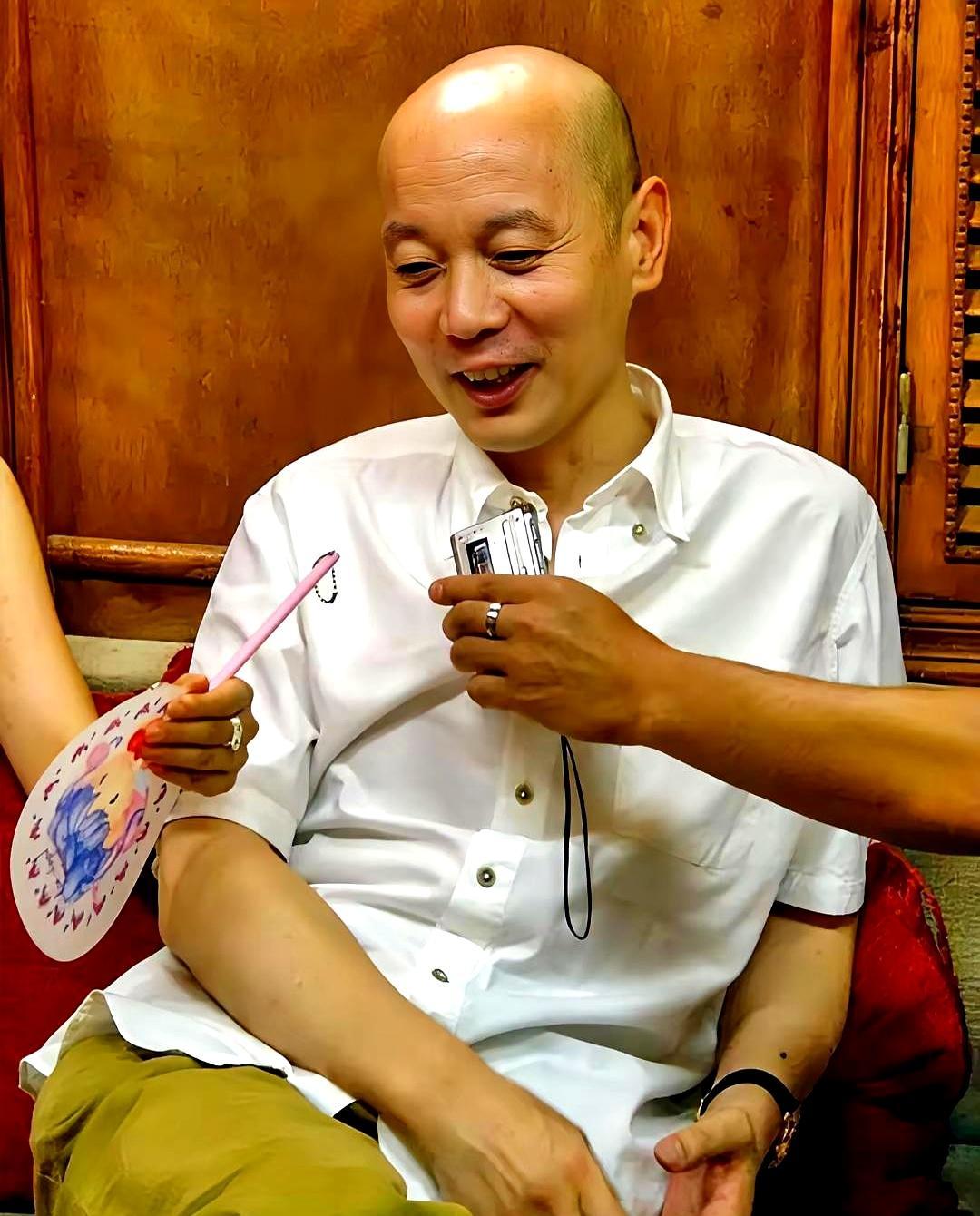 昨晚那顿饭，葛优一句话把桌子震了：8000万片酬的古装仙侠，他翻了三页就扔，说拍