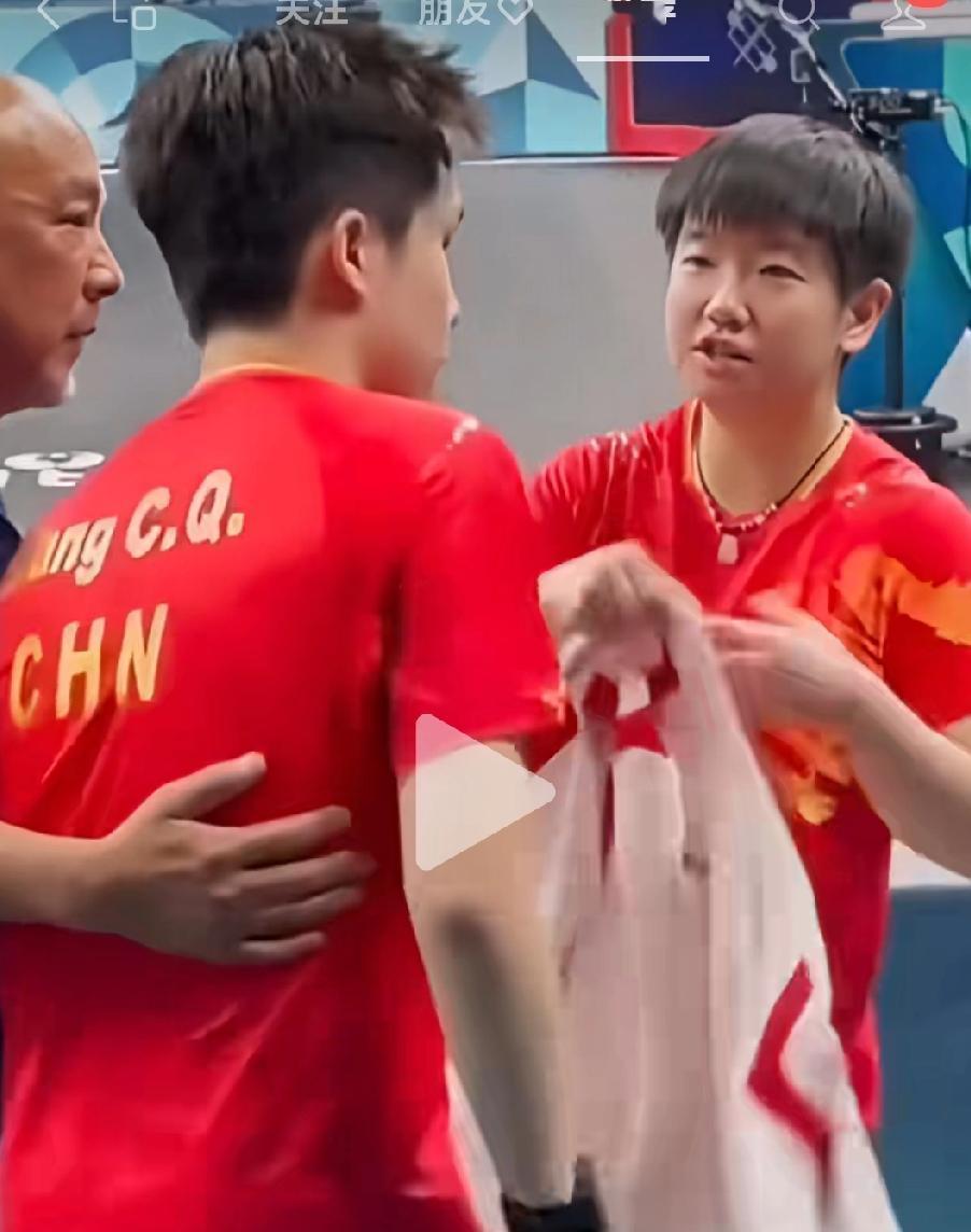 断拍险失控，莎莎妙语稳军心！他俩怎样扛过那个崩溃瞬间，成了球迷永存的记忆！