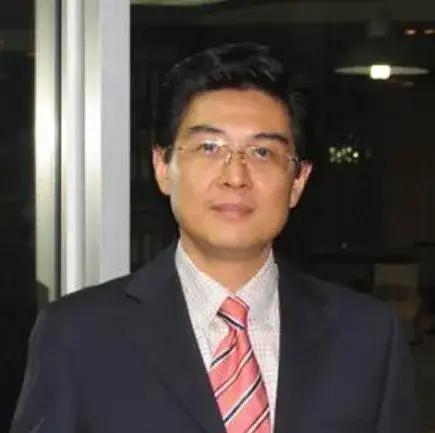 1976年，北京，毛主席病逝后，一中学生气喘吁吁地跑到办公室，哭着说：““老师，