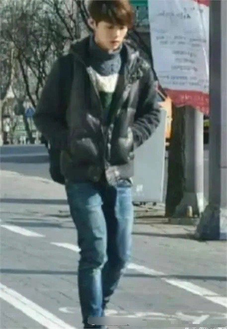 据说，这是鹿晗被星探发现之前的状态。如果我是星探，我也找他