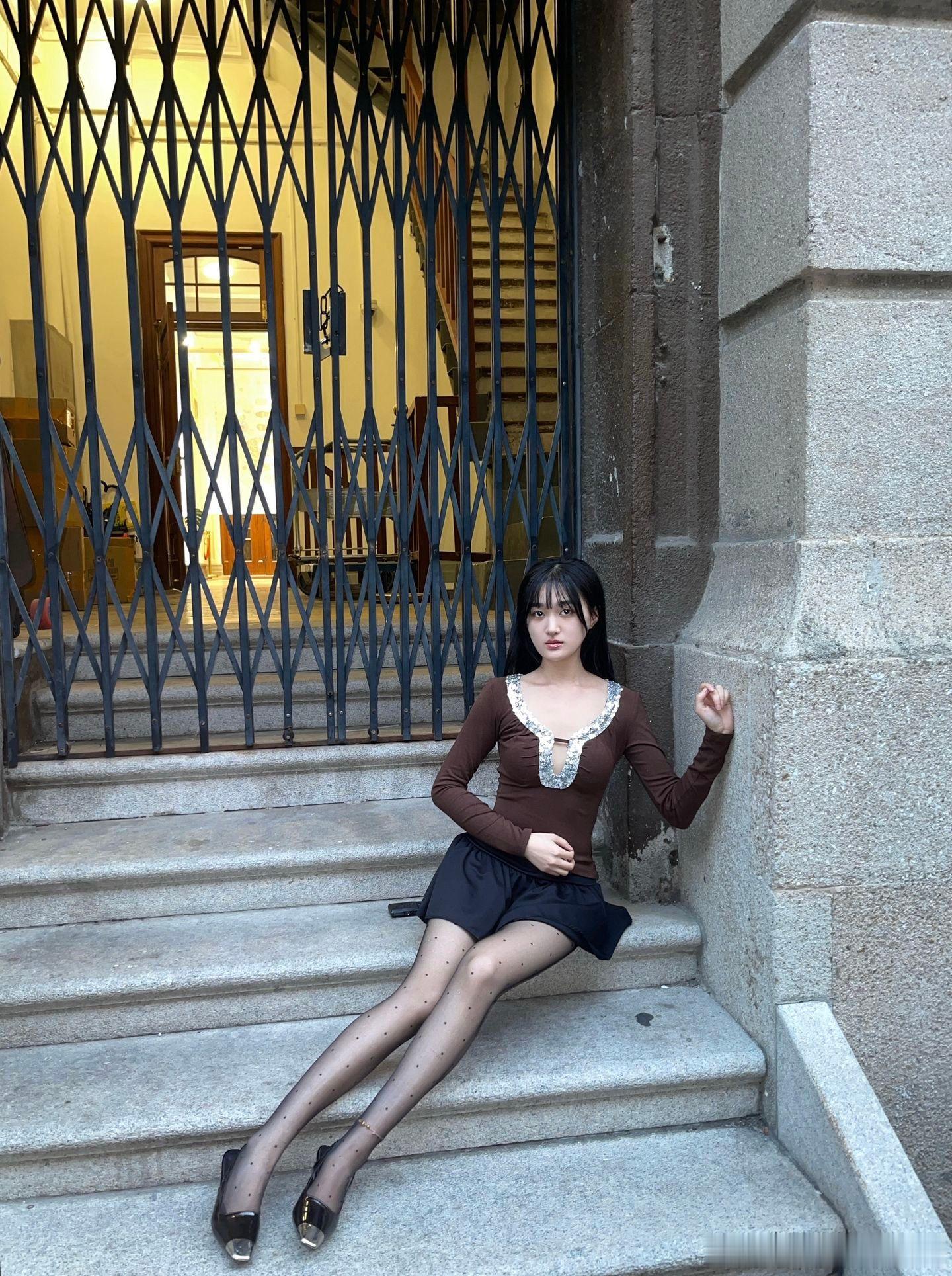 波点黑丝更显可爱~