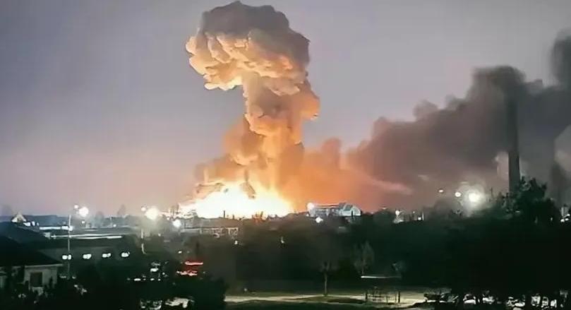 波兰终于老实了！俄罗斯连夜轰炸乌克兰首都基辅，没想到一枚导弹击中了波兰驻乌克兰大