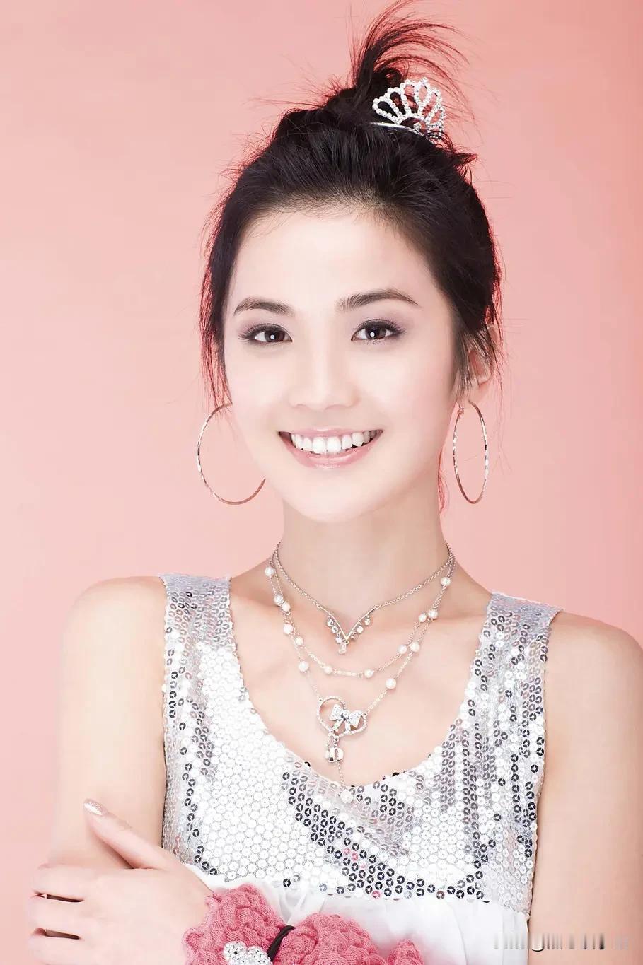 港媒称阿Sa删除婚讯动态、搬离住所，含泪控诉丈夫。这官网宣没有多少天，丈夫，是健