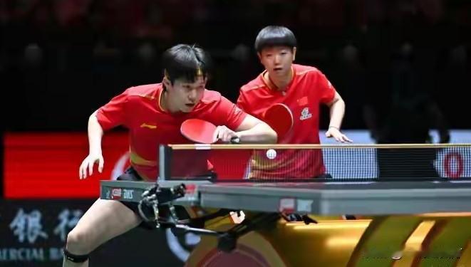 成都乒乓球混团世界杯，中国队一日双赛，上午8-0零封韩国队后，晚上又遭遇法国队，