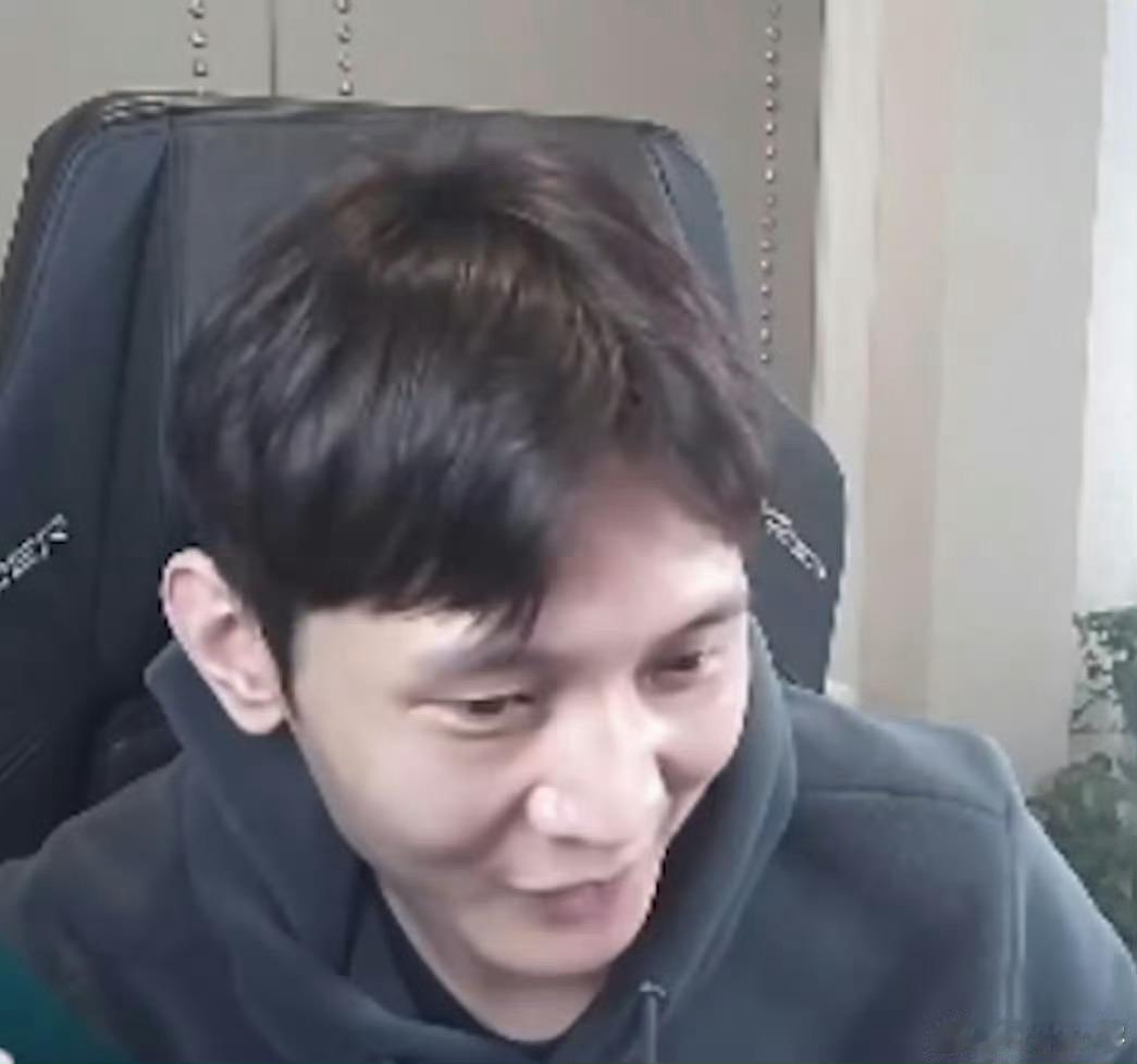 宝哥看果小果停播各种主播的切片“现在都这样啊，都没钱啊，刀区应该算好的了，刀区如