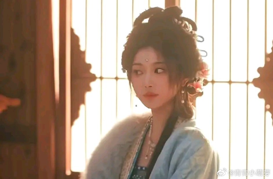 在《逐玉》中，俞浅浅与齐旻育有儿子，可再次相见时，俞浅浅竟没认出齐旻，其中因果，