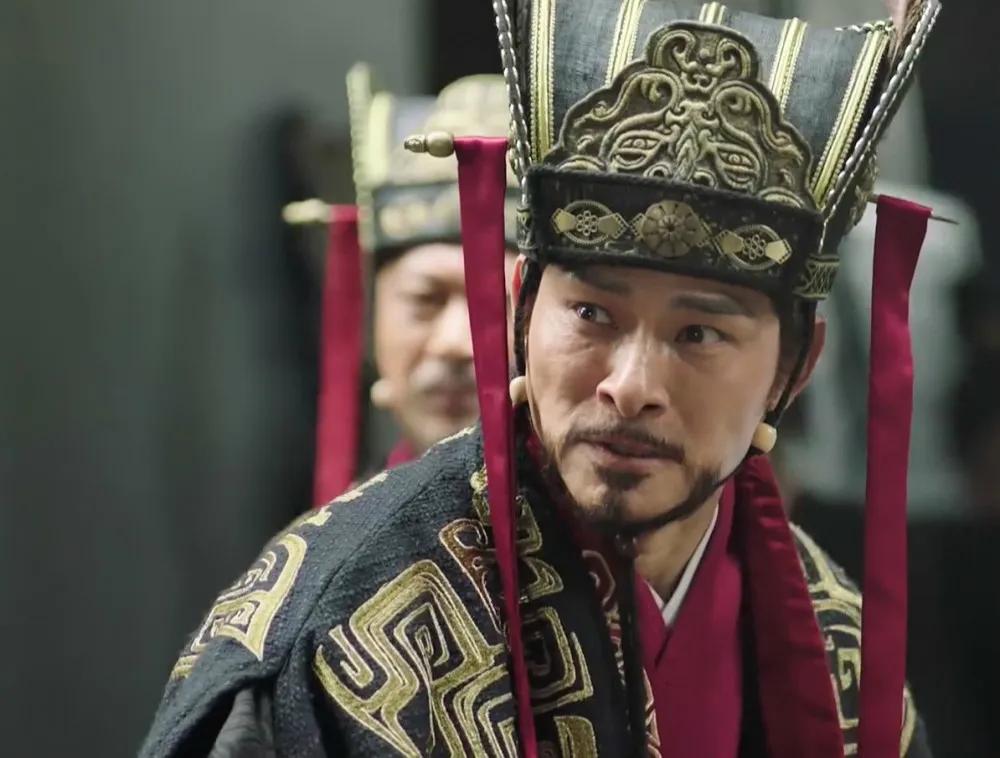 正始十年正月初六，洛阳城外。 大将军曹爽陪着魏帝曹芳去高平陵祭拜明帝。城门一