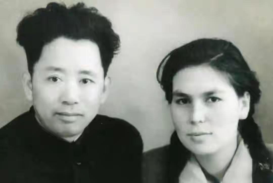 毛主席问刘亚楼：你爱人在干啥？听到回答后生气：不准再说这种话那是个夏天的午后