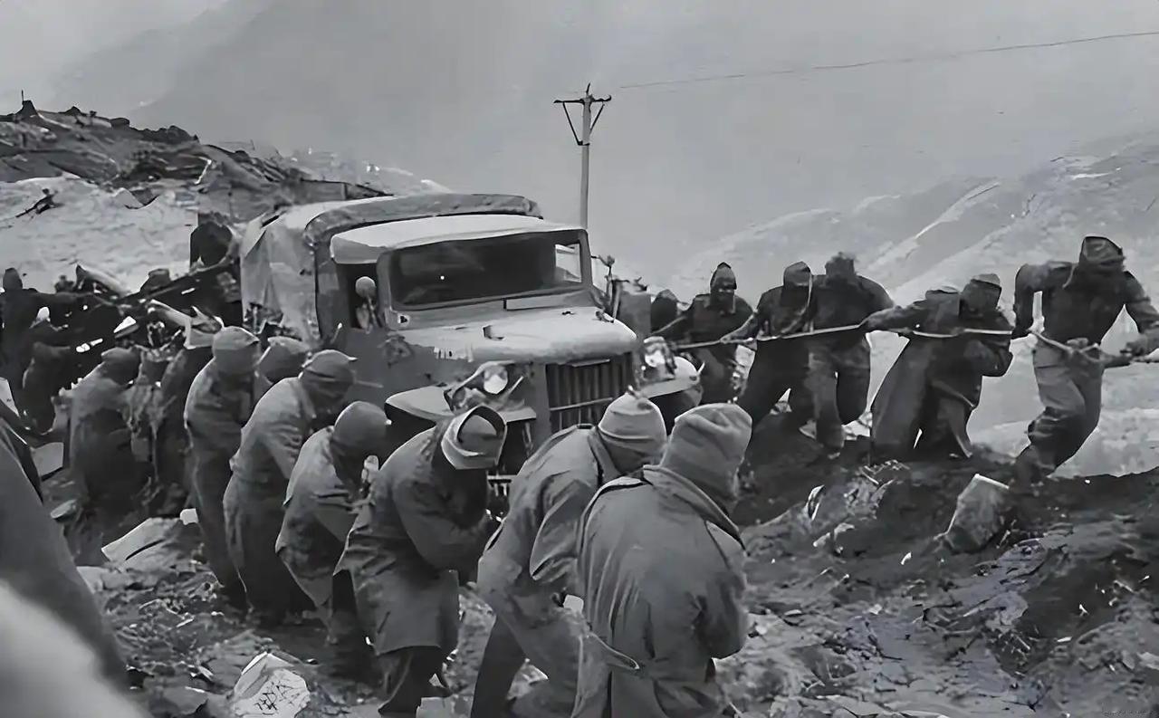 1962年，中国闪电出击，教训了印度，然后世界各国的态度却很有意思。 印度再