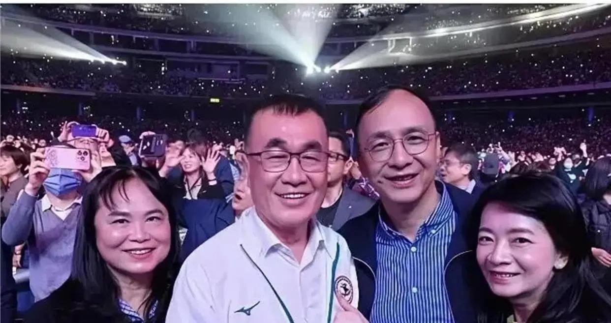 李四川拍马朱立伦，侯友宜八年新北市，功劳等于零！总感觉李四川有点憨，虽然年纪