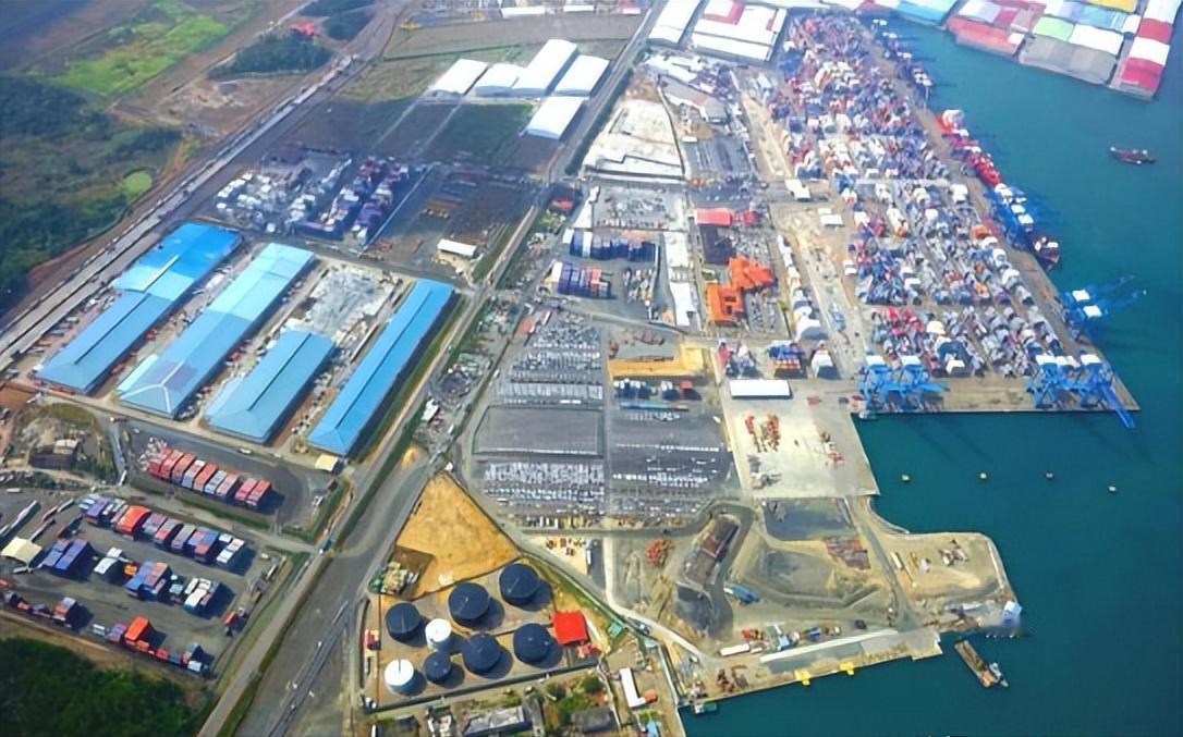 美帝再次搬起石头砸自己的脚！巴拿马港口交易被各种阻拦，李嘉诚也被批的体无完肤，搞