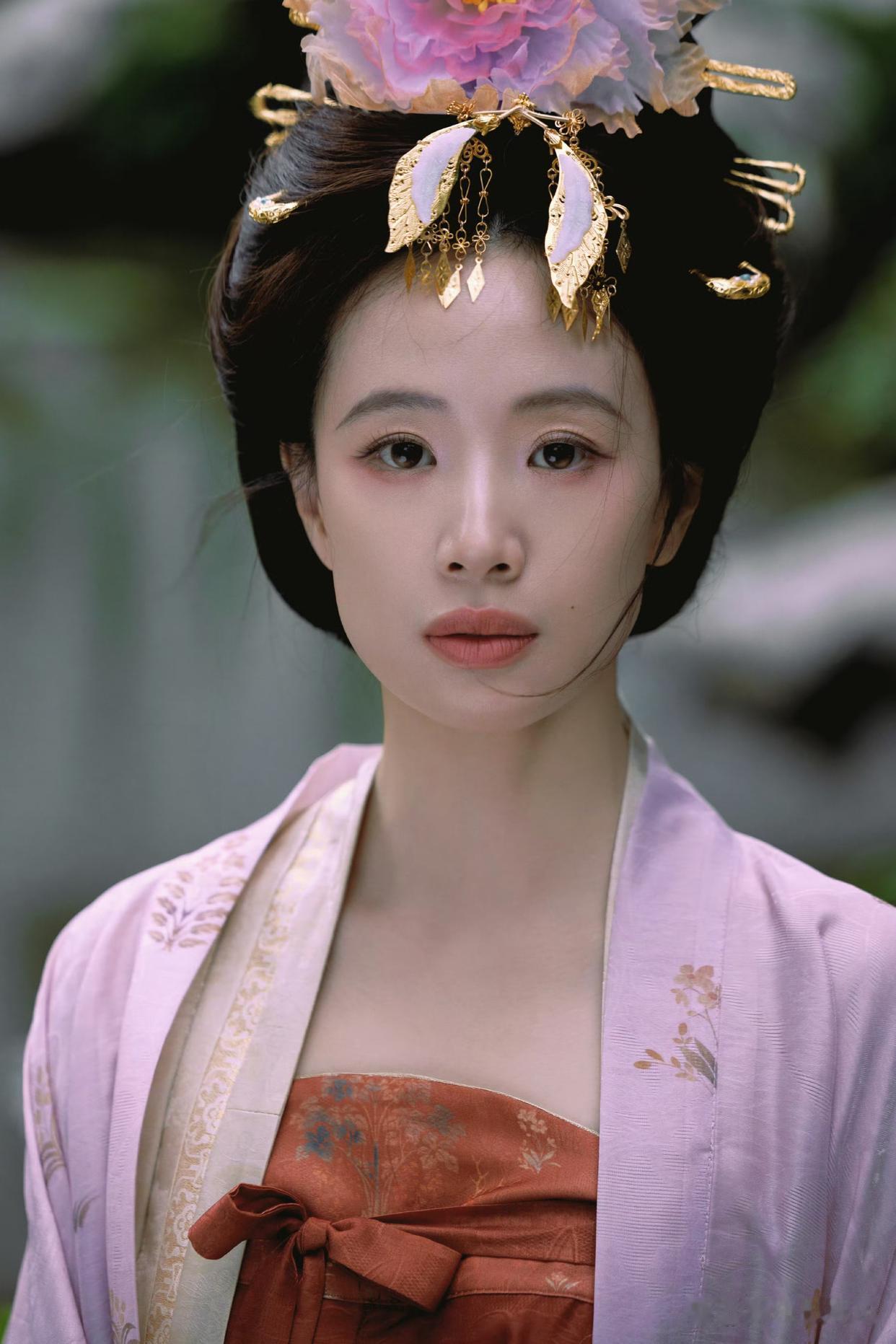 1.李梦不算耍大牌，她读书的时候脾气就很差，对大家都是一视同仁发脾气。2.杨幂跟