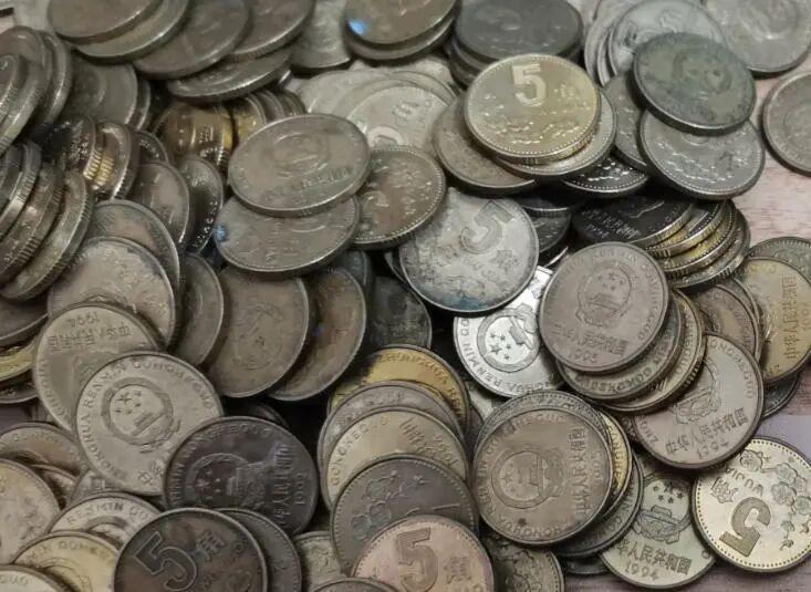 1993年梅花5角卖了9800元，翻遍家里也要找这个特征，别当零钱花了家里有存