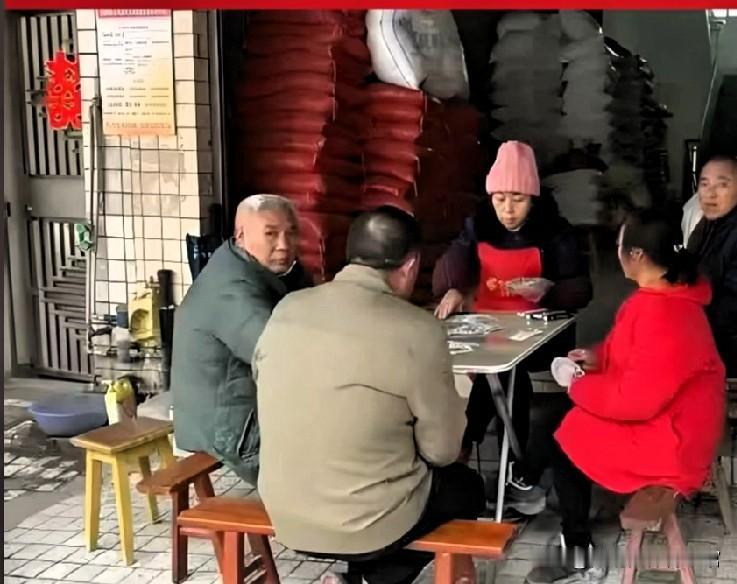 你发现没有村里越穷的人家串门的人越多，反而有钱的人家冷冷清清的没人串门第一：