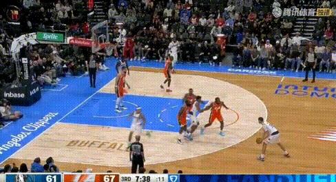 生涯新高！弗拉格35+8+2：半场21+6火力全开4突哈登。光2节末就连续3次