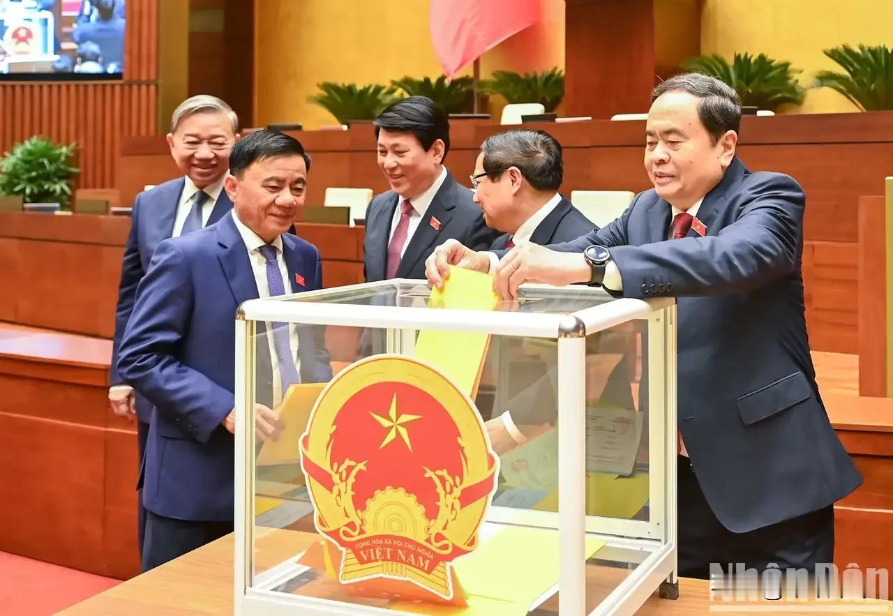 无意拍摄的一张照片,成就了必然的越南“五驾马车”架构,当时陈锦秀并未升格!
