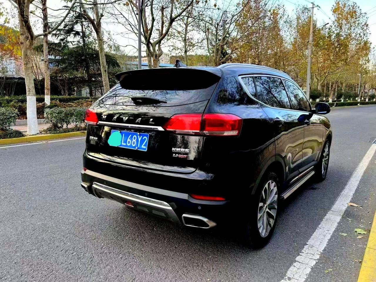 这是一台现象级的哈佛h6，它在国内最特殊的地方就是它是仅有的几台换代非常成功的s