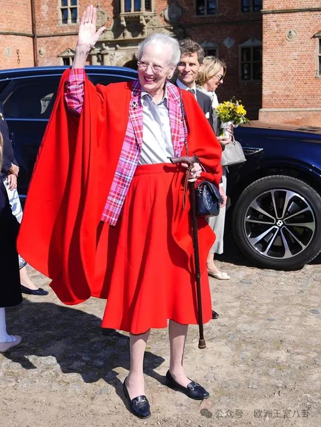 4月没几天了又累积了不少素材，于是更一期欧洲王室老太太时尚，也是4月的第二期哈