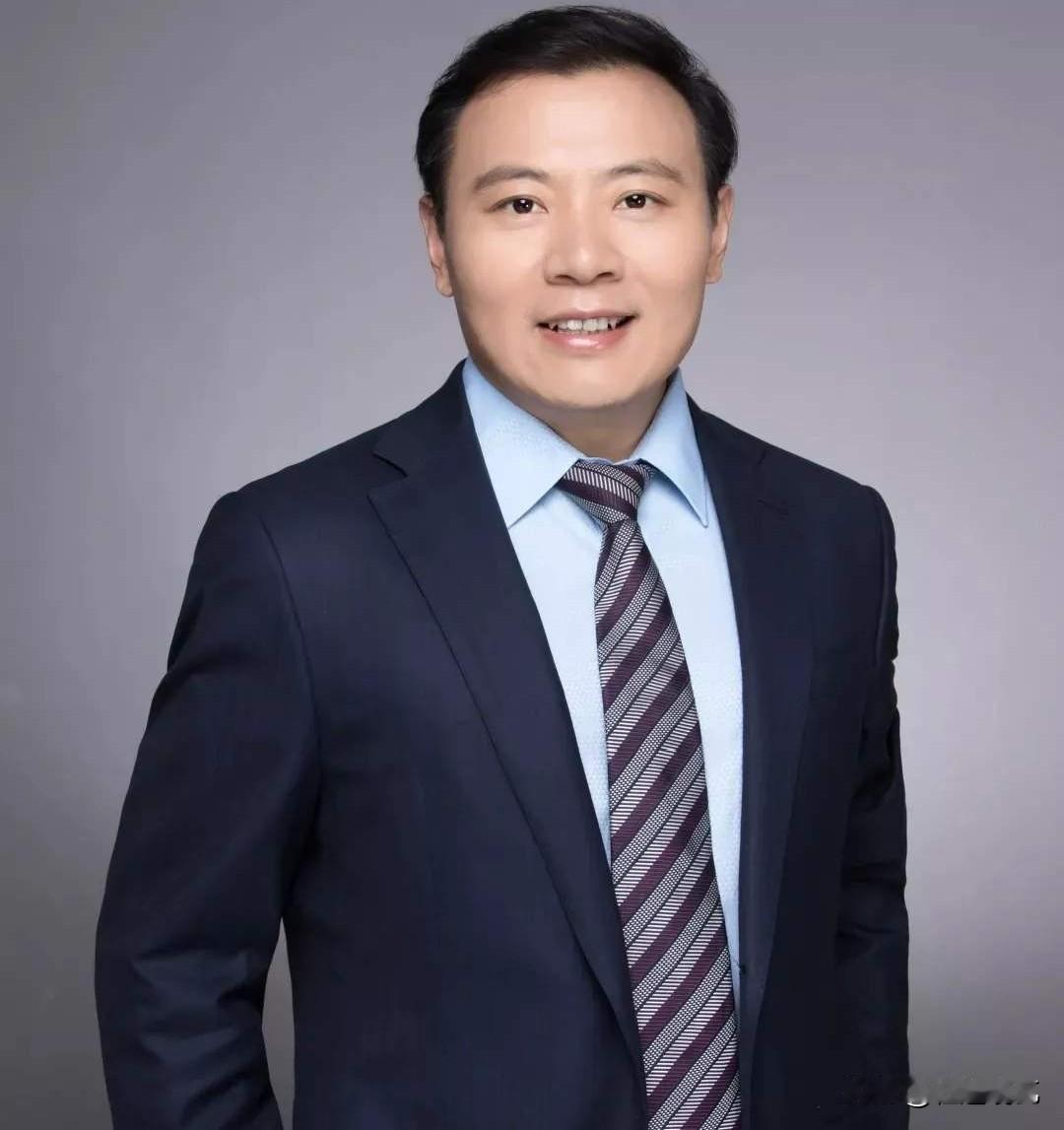 从恒大暴雷这件事儿来看，算得最明白的应该是任泽平，不愧是学习经济学的！恒大爆雷