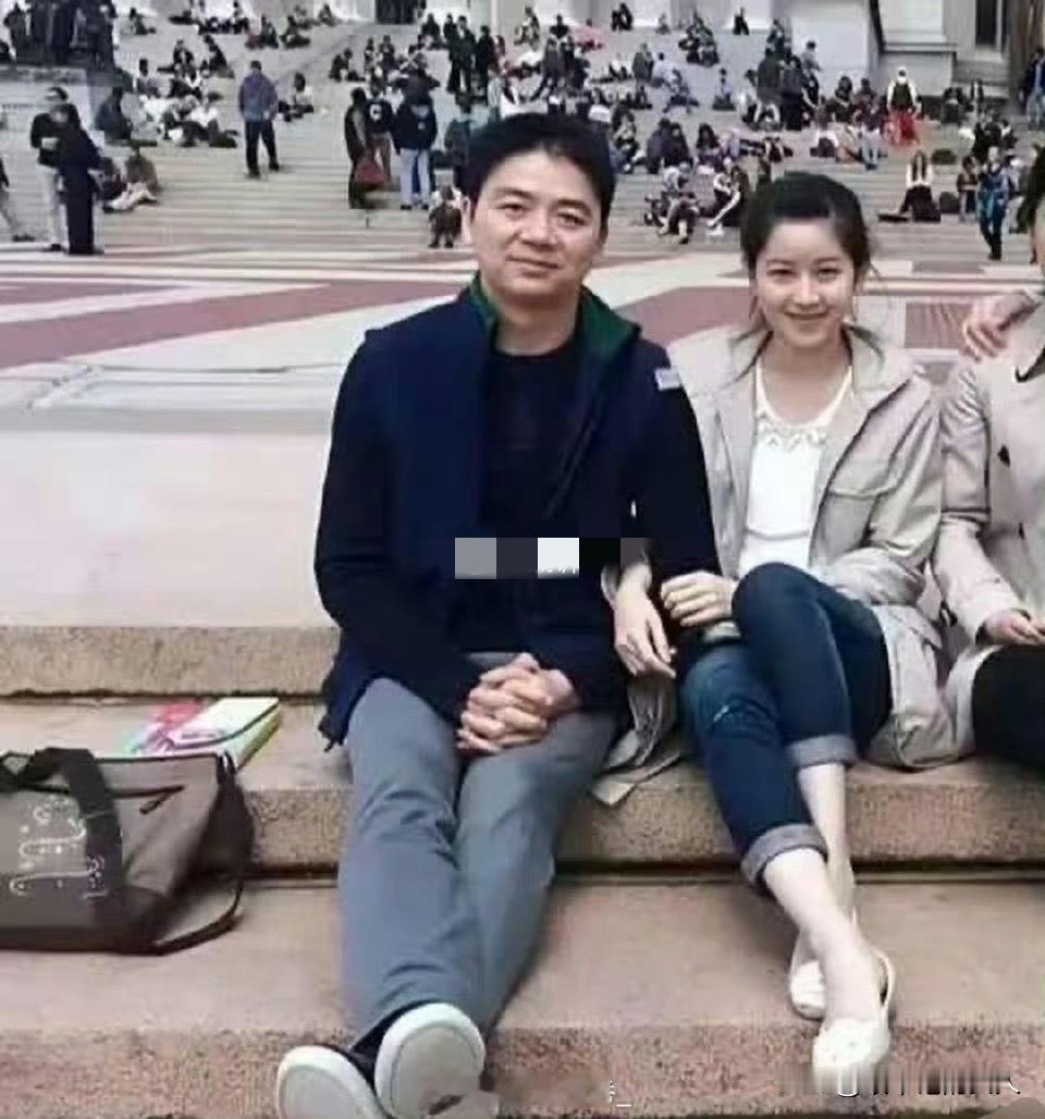 信不信？看图，初恋那会儿，我感觉刘强东真配不上章泽天，只能说，章泽天太有眼光了