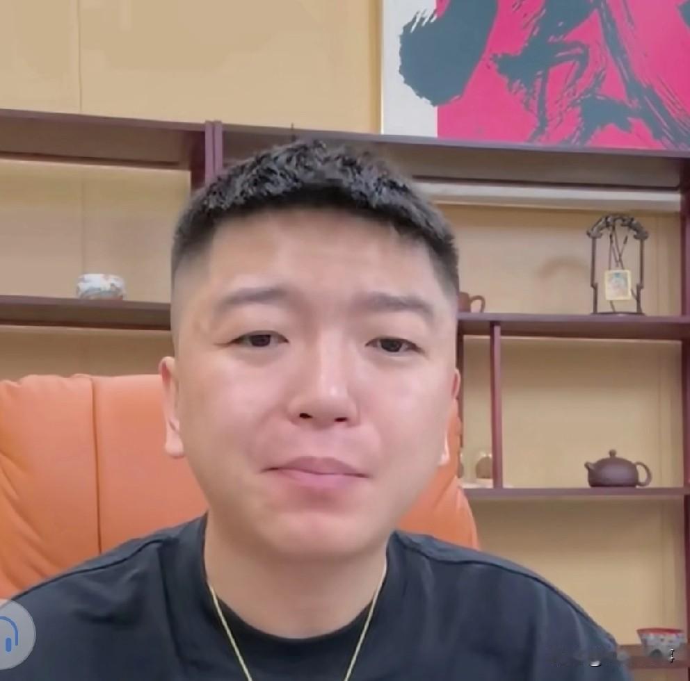 王小源提醒王某人抓住“立人设”好机会。王小源分析天佑组