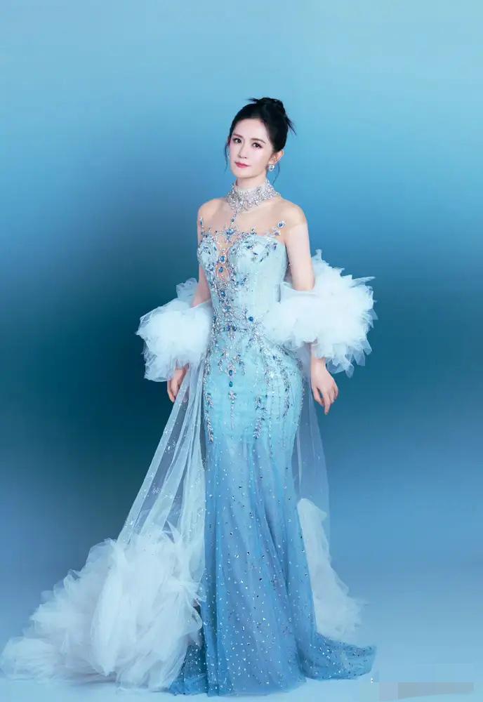 你真以为谢娜是在圆梦？这根本不是一场普通演唱会，而是一场精心策划的国民度变现