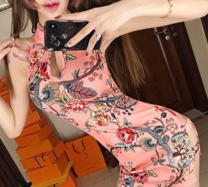 这款衣服你喜欢吗？估计要有这种细腰才能穿出来吧。