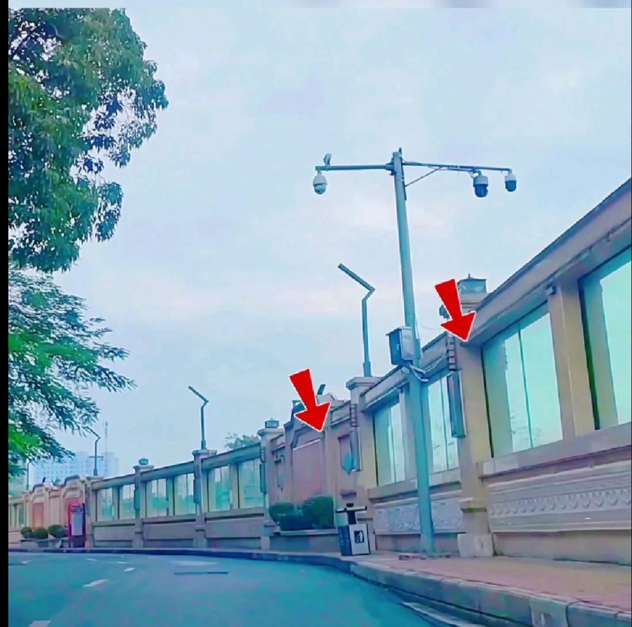 越南人已经十多年没有看到中国人到界河捕鱼了，他们认为界河是越南的，中越边境不是界