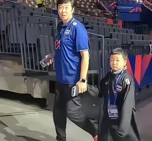 这位运动员是谁？据说挺出名的，能认识她的人一定是对中国体育运动非常了解的高手。