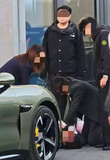 杭州小米车主提车后园区内撞人后续来了！30岁工作人员已证实被撞身亡。...