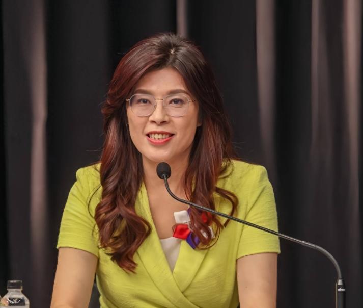 朱立伦带着211名人员辞职郑丽文要头疼了郑丽文最近遇到一个难题。朱立伦