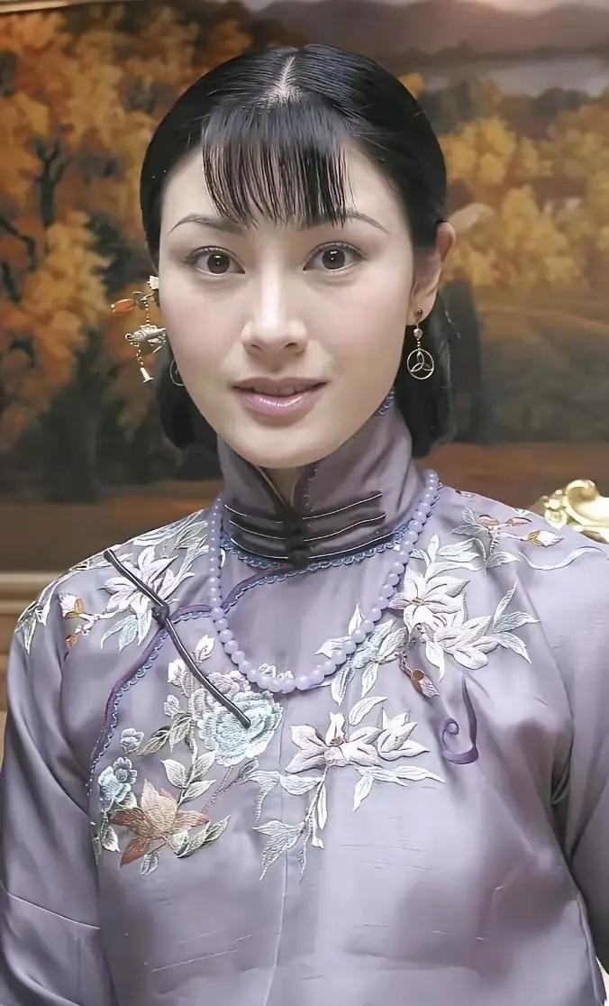原来也有“香港第一美女”李嘉欣驾驭不了的造型，王晶说：其实李嘉欣并不漂亮，神颜都
