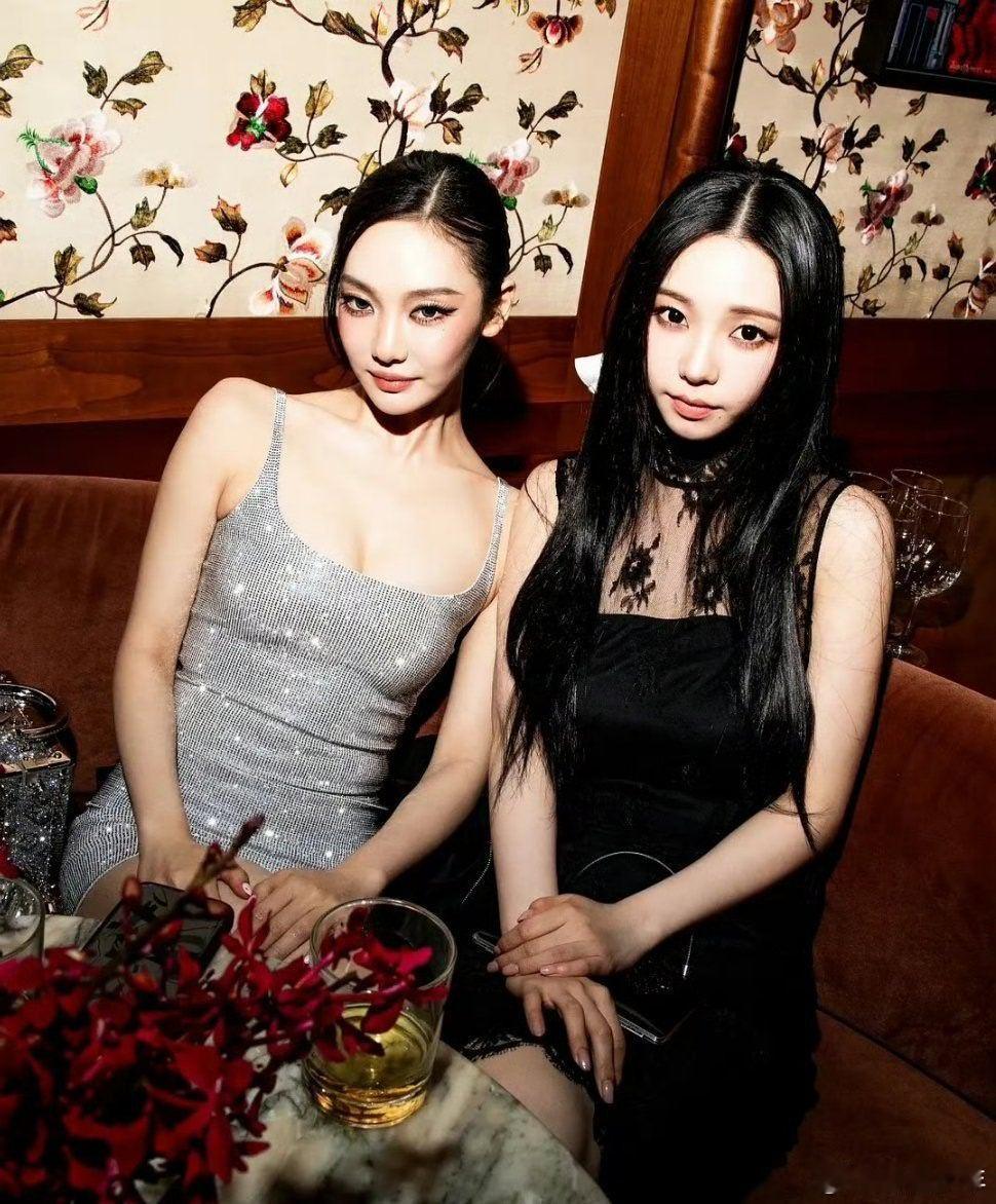 柳智敏宁艺卓MetGala晚宴同框柳智敏宁艺卓同框合照柳智敏优雅脱俗，宁艺卓冷艳