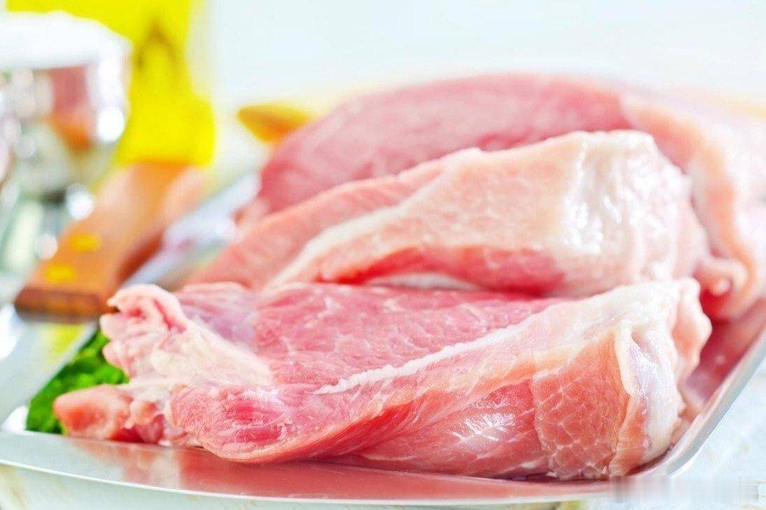 凤凰新闻【前腿肉和后腿肉差别这么大！30年屠夫：买错肉不仅浪费钱，菜都白做了】大