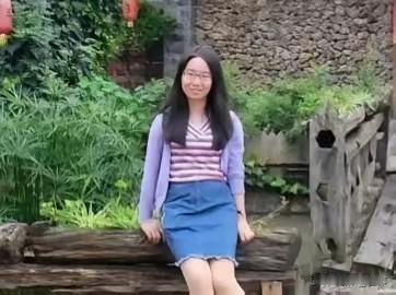 看了武大曾教授的生活照再次说明了人不可貌相啊这长相完全就是高中常见的乖乖女，