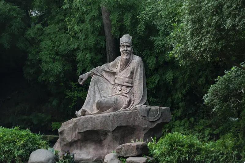 苏轼的哪句诗词,让你感触最深?苏轼的诗词里，“一蓑烟雨任平生”让我感触最深。元