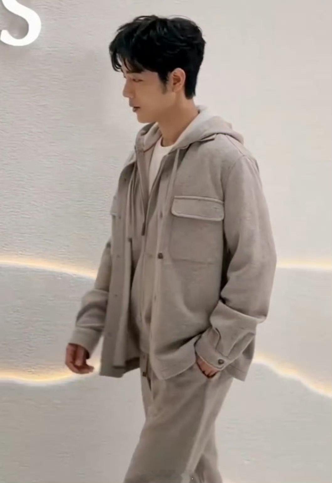 肖战一张有很多大爆剧的脸肖战在我担永无出头之日肖战一张有很多大爆剧的脸，有他在