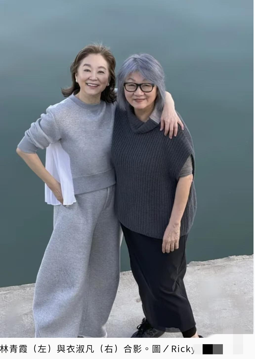 林青霞近照曝光，72岁头发花白是有点老了，有一种美人迟暮的伤感，但精气神挺好的，